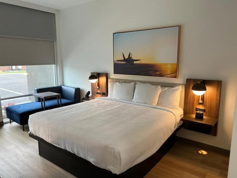 La Quinta Inn & Suites By Wyndham Manchester - Arnold Afb מראה חיצוני תמונה
