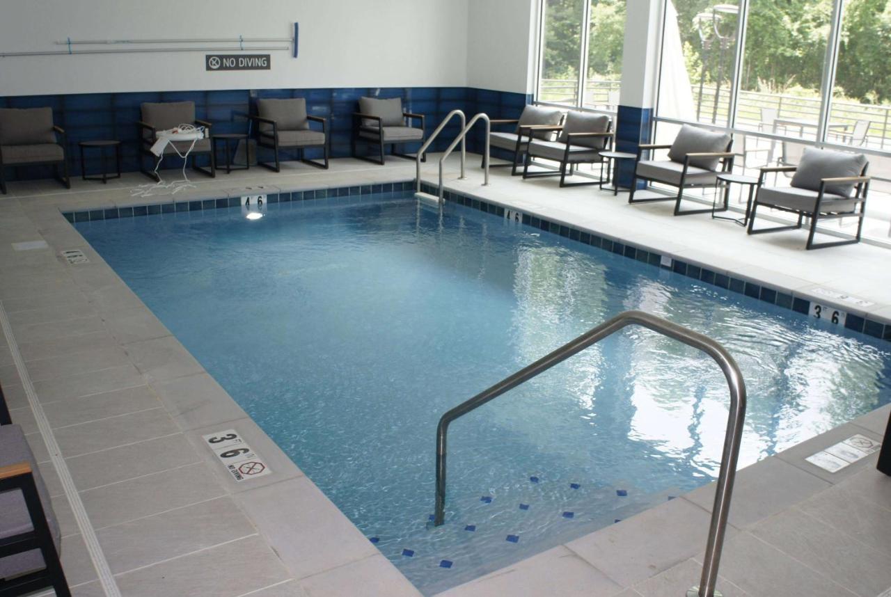 La Quinta Inn & Suites By Wyndham Manchester - Arnold Afb מראה חיצוני תמונה
