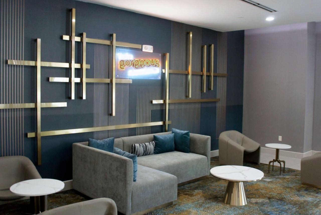 La Quinta Inn & Suites By Wyndham Manchester - Arnold Afb מראה חיצוני תמונה