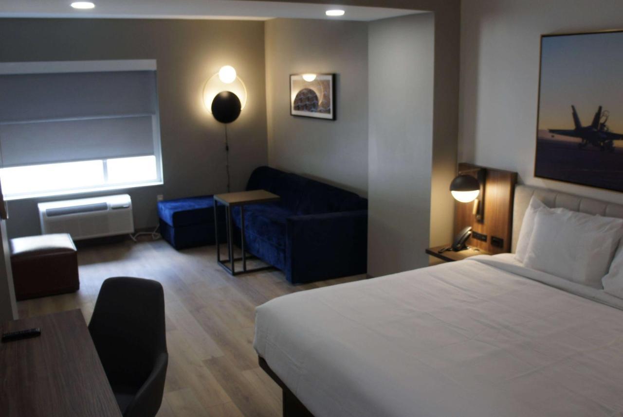 La Quinta Inn & Suites By Wyndham Manchester - Arnold Afb מראה חיצוני תמונה