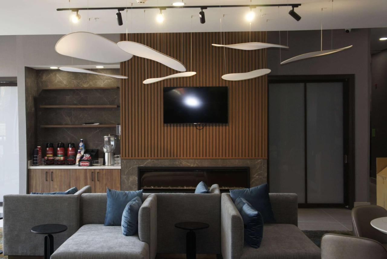 La Quinta Inn & Suites By Wyndham Manchester - Arnold Afb מראה חיצוני תמונה