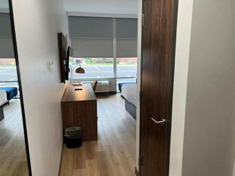 La Quinta Inn & Suites By Wyndham Manchester - Arnold Afb מראה חיצוני תמונה