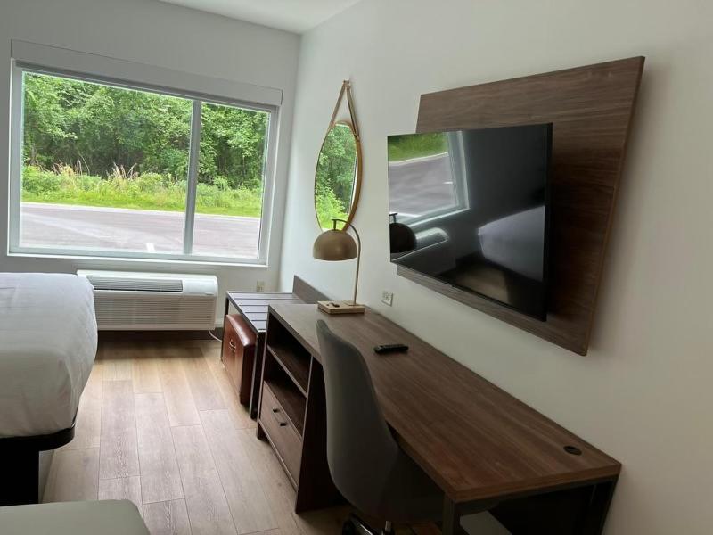 La Quinta Inn & Suites By Wyndham Manchester - Arnold Afb מראה חיצוני תמונה