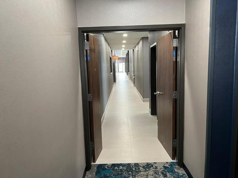 La Quinta Inn & Suites By Wyndham Manchester - Arnold Afb מראה חיצוני תמונה
