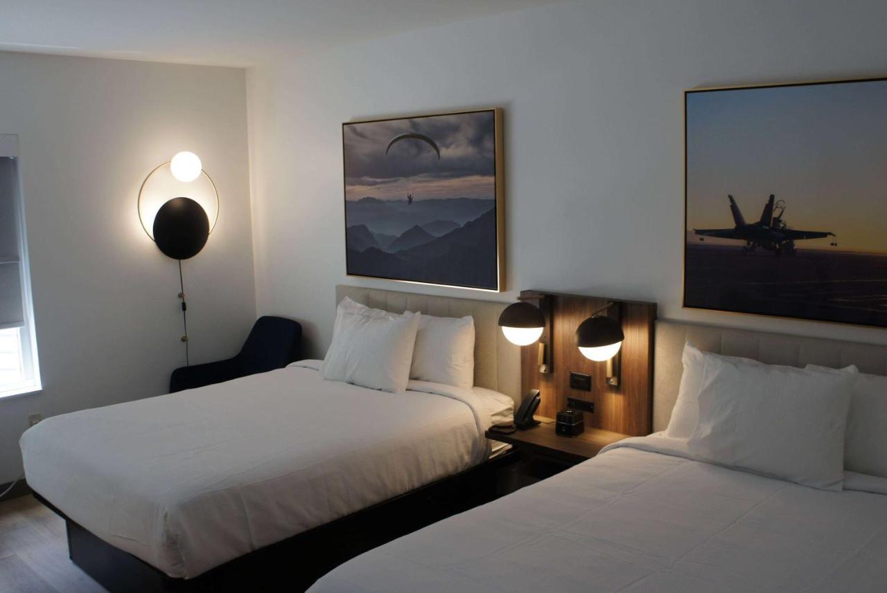 La Quinta Inn & Suites By Wyndham Manchester - Arnold Afb מראה חיצוני תמונה